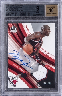 2004-05 SP Authentic Fabrics #MJ Michael Jordan Signed Game Used Patch Card (#32/50) - BGS MINT 9/BGS 10